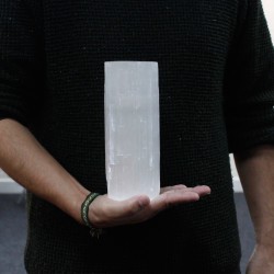 Castiçal cilíndrico de selenite - 20 cm