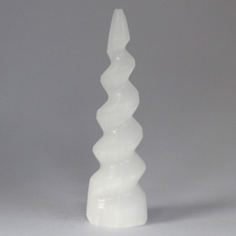 Torre de chifre de unicórnio em espiral de selenite - 15 cm