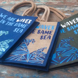 saco de juta estampado - We are waves - Cinza, azul e natural